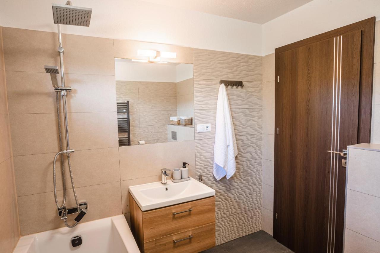 Bazalt Apartments เมียร์คูรา-ชุค ภายนอก รูปภาพ
